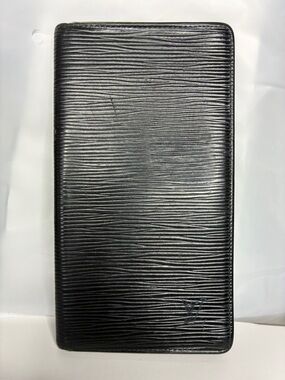 Louis Vuitton Epi wallet